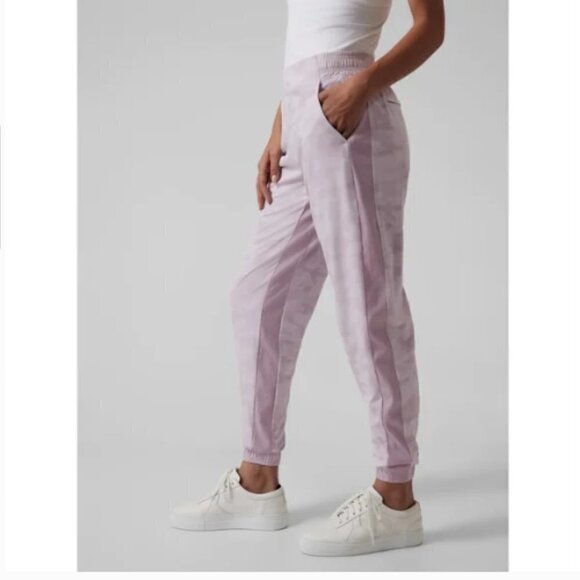 NWT Athleta Brooklyn Lined Camo Jogger in Shasta Purple size 2 - Picture 3 of 8